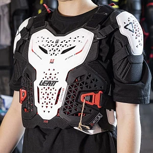Защита панцирь Leatt Chest Protector 5.5 Pro Evo (бел, S/M)